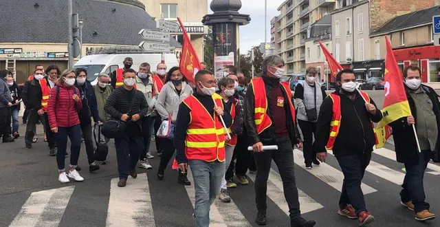 photo une quarantaine de salariés des trois sites earta sarthois ont manifesté dans les rues du mans jusqu’à la préfecture. &copy; ouest-france