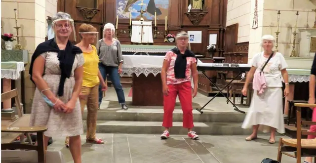 photo précigné. les passantes prêtes à redonner de la voix