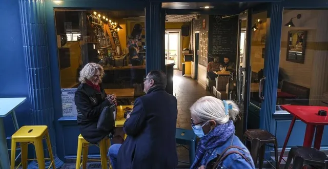 photo difficile pour les gérants de bar de faire respecter toutes les consignes sanitaires aux heures avancées de la soirée. &copy; photo le maine libre denis lambert