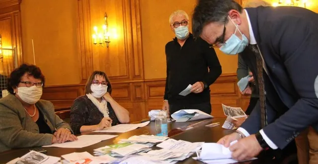 photo les sénatoriales. ici, lors du dépouillement, en sarthe. &copy; ouest-france