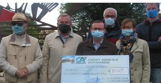 photo le directeur de l’agence du crédit agricole de gacé- le merlerault et ses administrateurs ont remis un chèque de 800 € à l’association mta &copy; ouest-france