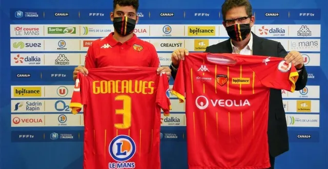 photo encore un nouveau joueur au centre de la pincenardière avec l’arrivée du jeune mathieu gonçalves. &copy; le mans fc