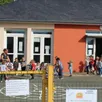 photo l’école de saint-aubin-de-locquenay accueille 112 élèves heureux de s’instruire dans une agréable petite école rurale.