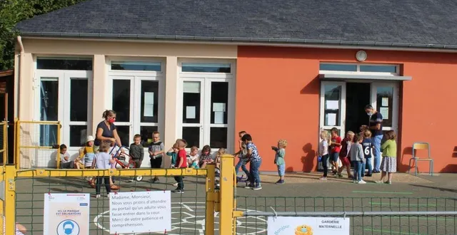 photo l’école de saint-aubin-de-locquenay accueille 112 élèves heureux de s’instruire dans une agréable petite école rurale. &copy; le maine libre