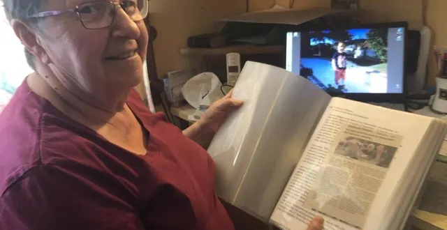 photo colette métivier, à son bureau, avec son tout premier article en main. &copy; le maine libre