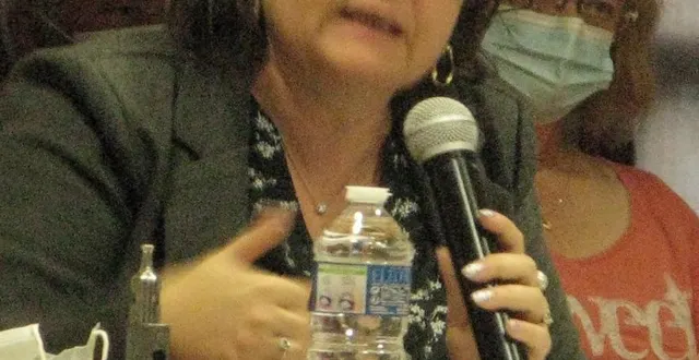 photo le maire béatrice latouche. &copy; le maine libre