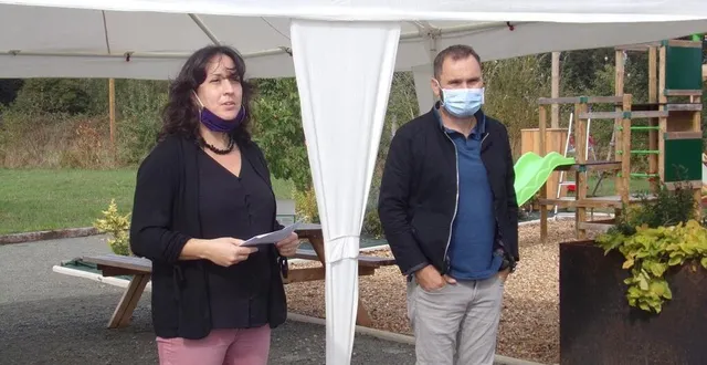 photo ingrid ory et tony ducreux ont conçu le gîte « le jardin des 4 saisons » au plus près de la nature. &copy; le maine libre