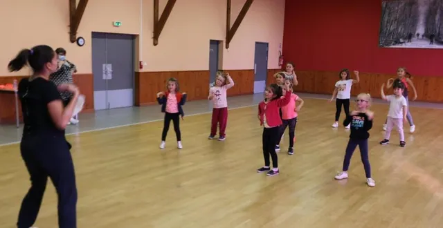 photo mercredi, les enfants de 3 à 5 ans ont découvert le premier cours de zumba kids, animé par mirna payacan (à gauche). &copy; ouest-france