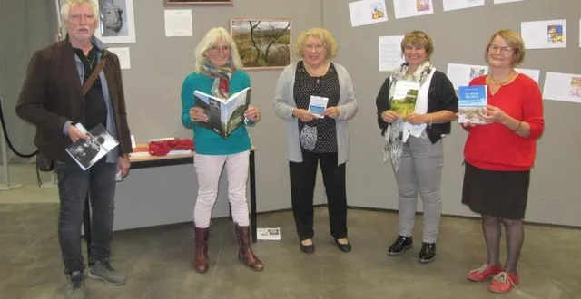 photo mireille thiesse, deuxième à droite, entourée des auteurs lors de la lecture de samedi. &copy; ouest-france