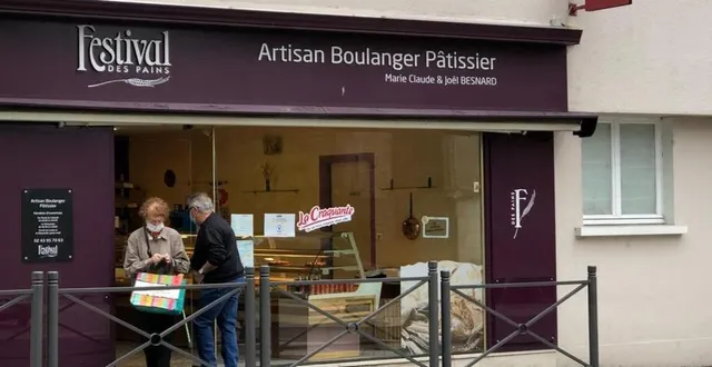 photo les noyennais conservent leurs deux boulangeries dont la boulangerie besnard (ci-dessus). le maire, jean-louis morice, s’en félicite. &copy; ouest-france
