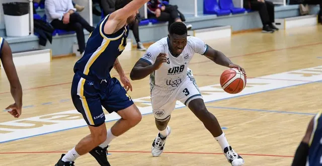 photo bryan pamba et ses partenaires de l’union de rennes n’ont pas été avares de leurs efforts sur le parquet de la rochelle. &copy; jocelyne régent