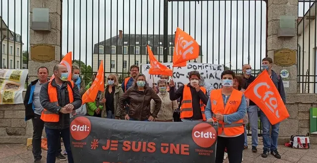 photo les soignants de la cfdt santé-sociaux de l’orne, en juin, devant le conseil départemental. &copy; archives ouest-france
