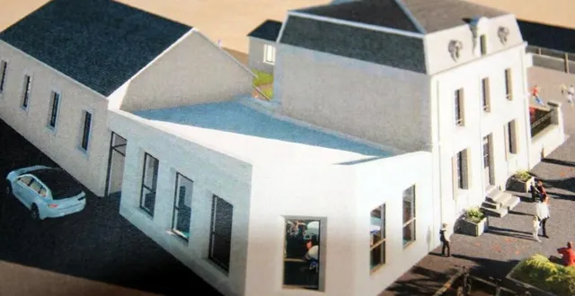 photo voici l’aspect qu’aura le groupe scolaire, lorsque l’extension du bâtiment pour l’accueil périscolaire aura été réalisée. &copy; le maine libre