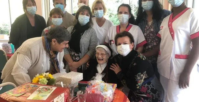photo le mans, lundi 12 octobre 2020. sœur marthe ravie de fêter son 107e anniversaire. &copy; photo le maine libre