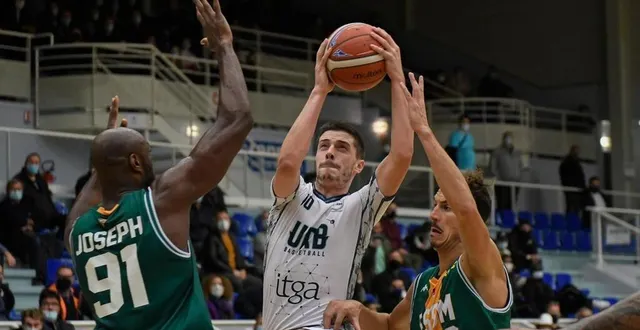 photo clément poncet-le berre et les rennais ont fini par être étouffés par les intérieurs du portel. &copy; jocelyne régent