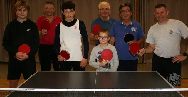 photo jean-claude tronchet entouré des joueurs. &copy; le maine libre