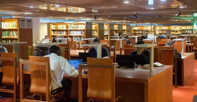 photo les collections de la bibliothèque nationale de france (bnf) françois-mitterrand, construite sur les quais de la seine à paris, sont aujourd’hui à l’étroit. le site accueille chaque année 1,3 million de visiteurs. &copy; archives thomas brégardis, ouest-france