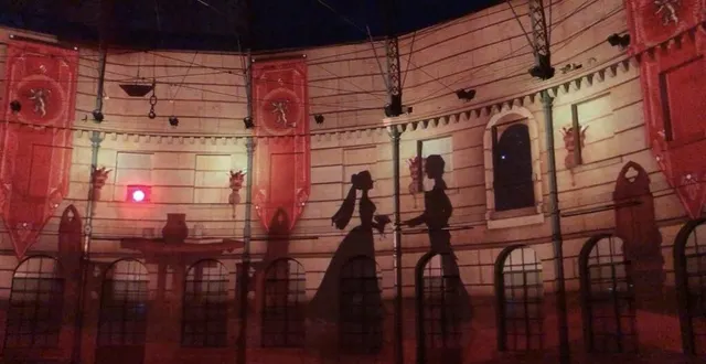 photo les spectateurs sont plongés dans les légendes qui s’affichent sur les murs. &copy; ouest-france