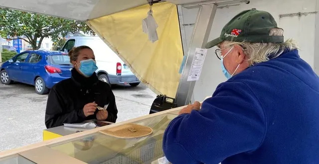 photo marie brière a trente ans. elle vend les fromages qu’elle fabrique avec son père sur l’exploitation familiale de saint-ouen-en-belin (sarthe). &copy; yanne boloh.