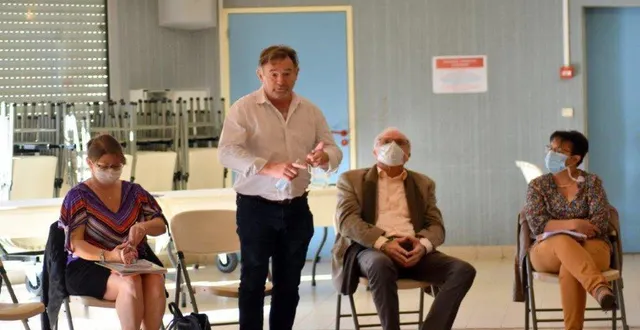 photo luc-marie faburel rencontre les représentants des associations de la commune. &copy; ouest-france