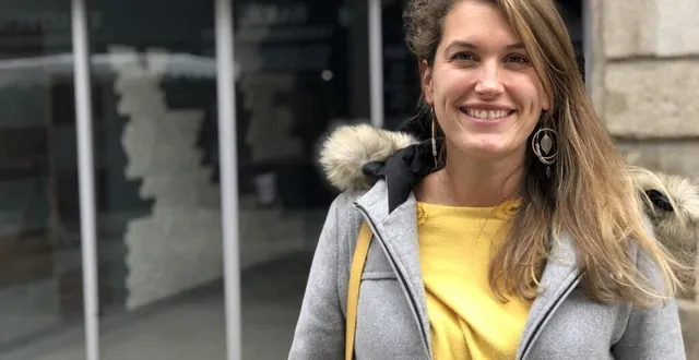 photo sophie dagron devant la vitrine de son futur restaurant, 12-14 grande rue, à alençon. &copy; ouest-france