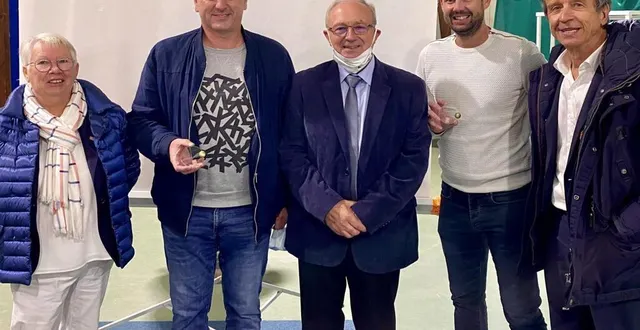 photo jacqueline motin, ex-présidente du comité, thierry brisard, président de l’abt, jean-pierre michaud, président du comité, jean-charles rioton et patrick guérin, président de la ligue des pays de la loire. &copy; le maine libre