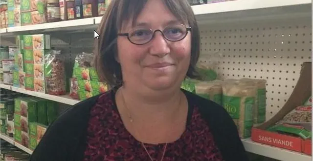 photo cécile pilon dans le nouveau magasin, dont les rayons se sont agrandis et modernisés. &copy; le maine libre