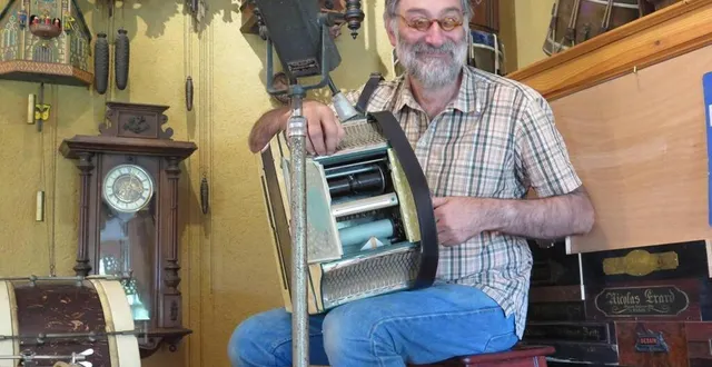 photo philippe corbin, un véritable passionné de musique mécanique. &copy; archives le maine libre
