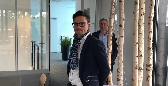 photo vincent barbier (au premier plan) gérant fondateur de l’entreprise, travaille en étroite collaboration avec sébastien bellanger (en arrière-plan) depuis plusieurs années. &copy; le maine libre