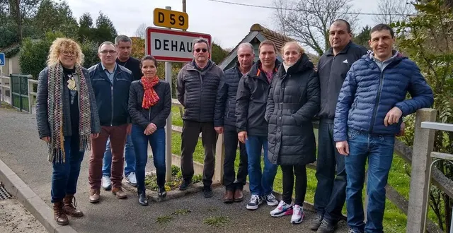 photo les candidats de la liste de dehault. aurélie cailleau est absente sur la photo. &copy; liste