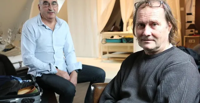 photo dans la suite de l’hôtel saint-aubin, niché en pleine campagne. roger peslier (à droite), propriétaire de l’hôtel, a embarqué un ami, alain planchenault, dans le tournage de l’émission « bienvenue à l’hôtel ». &copy; ouest-france