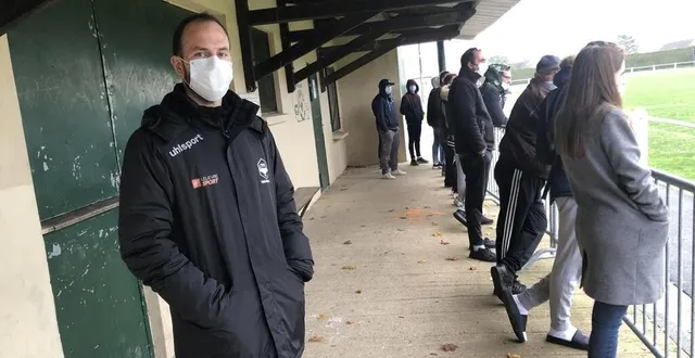 photo fabien vallée, président du trangé-chaufour as. derrière lui, la buvette reste barricadée. &copy; ouest-france