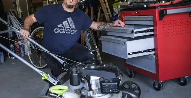 photo après son bilan de compétences, vincent marienne s’est tourné vers la réparation d’engins électriques. &copy; denis lambert