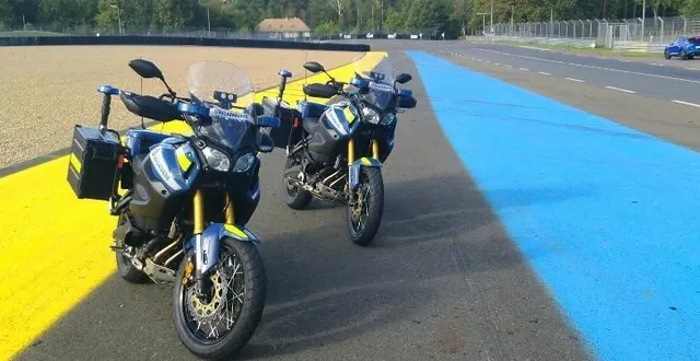 photo les deux nouvelles yamaha 1 200 xtz super ténéré de l’escadron départemental de sécurité routière de la sarthe. &copy; edsr de la sarthe
