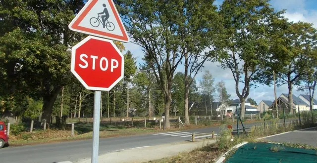 photo sur les 39,5 km prévus seuls 2,3 km sont d’ores et déjà aménagés pour les cyclistes (ici à parigné-l’évêque). &copy; le maine libre