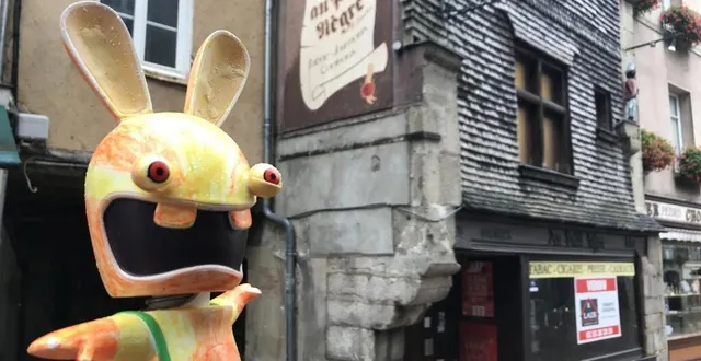 photo une boutique de produits dérivés du monde du cinéma, des dessins animés et de la culture geek (ici une figurine des lapins crétins) va s’installer à la place du marchand de journaux le petit nègre. &copy; ouest-france