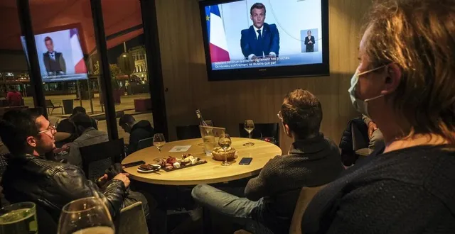 photo parmi les clients qui partageaient un verre et une plancha au venez, place de la république, l’annonce des nouvelles mesures sanitaires liées à la pandémie de covid-19 et du reconfinement redouté a plombé l’ambiance. &copy; photo le maine libre denis lambert