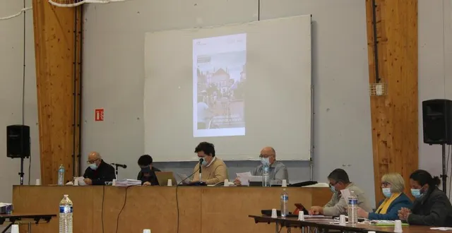 photo le conseil communautaire des vallées d’auge et du merlerault a eu lieu lundi soir, à la halle des sports de gacé. &copy; ouest-france