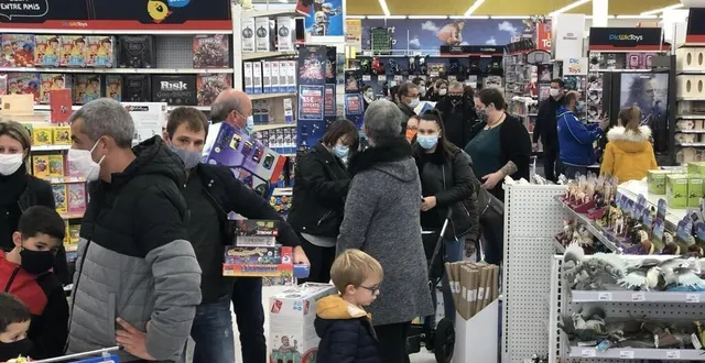 photo chez picwictoys, des dizaines de clients effectuent dès maintenant leurs achats de noël. &copy; le maine libre