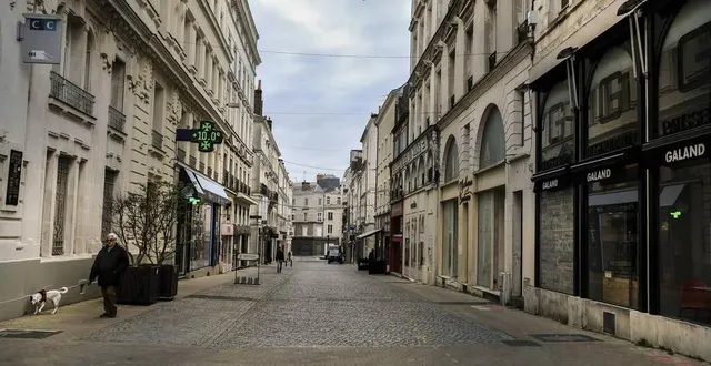 photo comme au printemps 2020, l’immense majorité des commerces du centre-ville vont baisser leur rideau pour plusieurs semaines pour cause de deuxième confinement. &copy; photo archives le maine libre – denis lambert