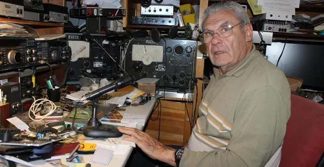 photo philippe poirier dans son antre de communication &copy; le maine libre