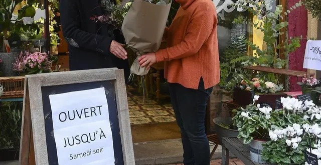 photo le mans, jeudi 29 octobre 2020. chez la fleuriste armelle alleton, on peut récupérer les bouquets de fleurs commandés par internet. &copy; le maie libre – yvon loué
