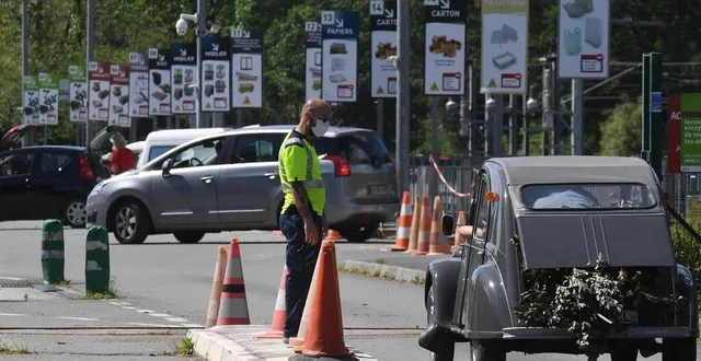 photo saint-barthélemy-d’anjou, le 5 mai 2020. il y avait foule à la réouverture des déchetteries, qui avaient été fermées pendant le premier confinement. cette fois, elles restent ouvertes. &copy; archives co – laurent combet