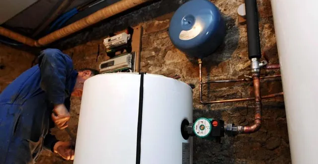 photo les plombiers-chauffagistes ne sont pas touchés par les mesures de fermeture. &copy; archives co