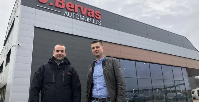 photo johann coquelin, responsable du site manceau et roch rochowicz, directeur régional. &copy; le maine libre