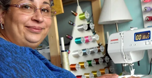 photo christine, une couturière investie sur tous les fronts. &copy; le maine libre