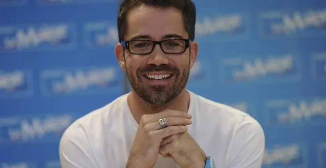 photo le manceau emmanuel moire participe-t-il à l’émission mask singer sur tf1 dans le costume du robot ? &copy; archives le maine libre denis lambert