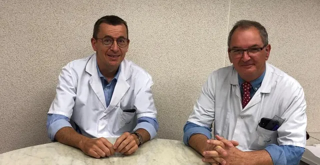 photo françois goupil (à gauche), élu président de la communauté médicale du centre hospitalier du mans le mardi 3 novembre 2020 et laurent pidhorz, vice-président. &copy; photo chm