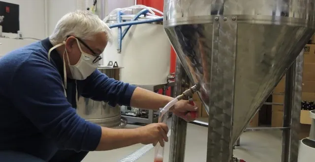 photo la bière de noël en pleine fermentation, encore un peu de patience avant de la déguster ! &copy; le maine libre