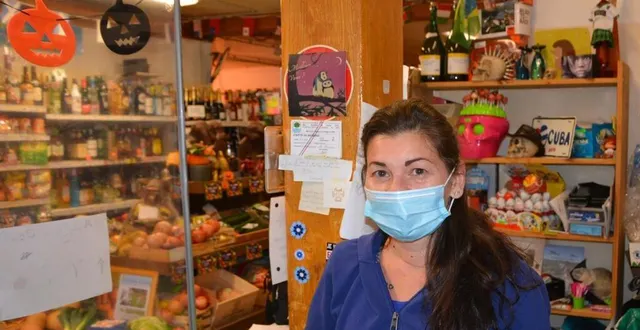 photo à la supérette proxi, stéphanie s’adapte aux mesures pour servir sa clientèle. &copy; ouest-france